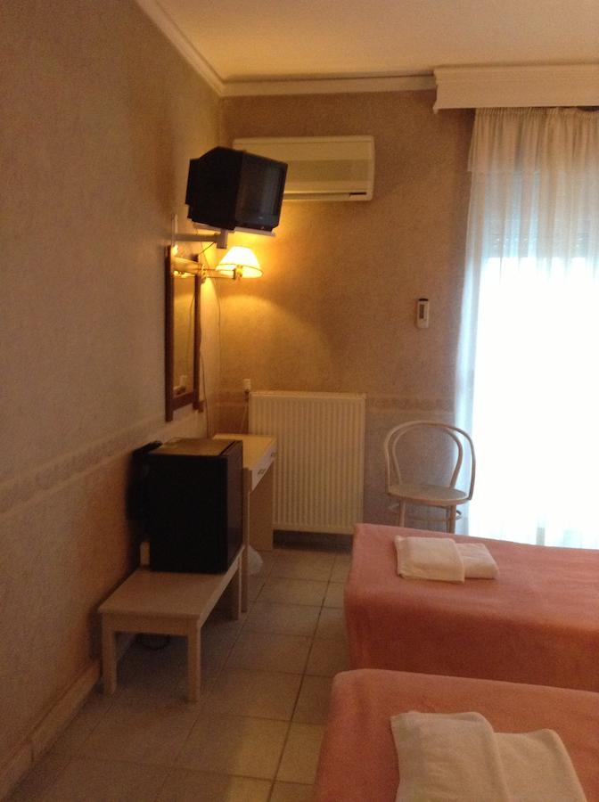 Plotini Hotel Dhidhimotikhon Chambre photo